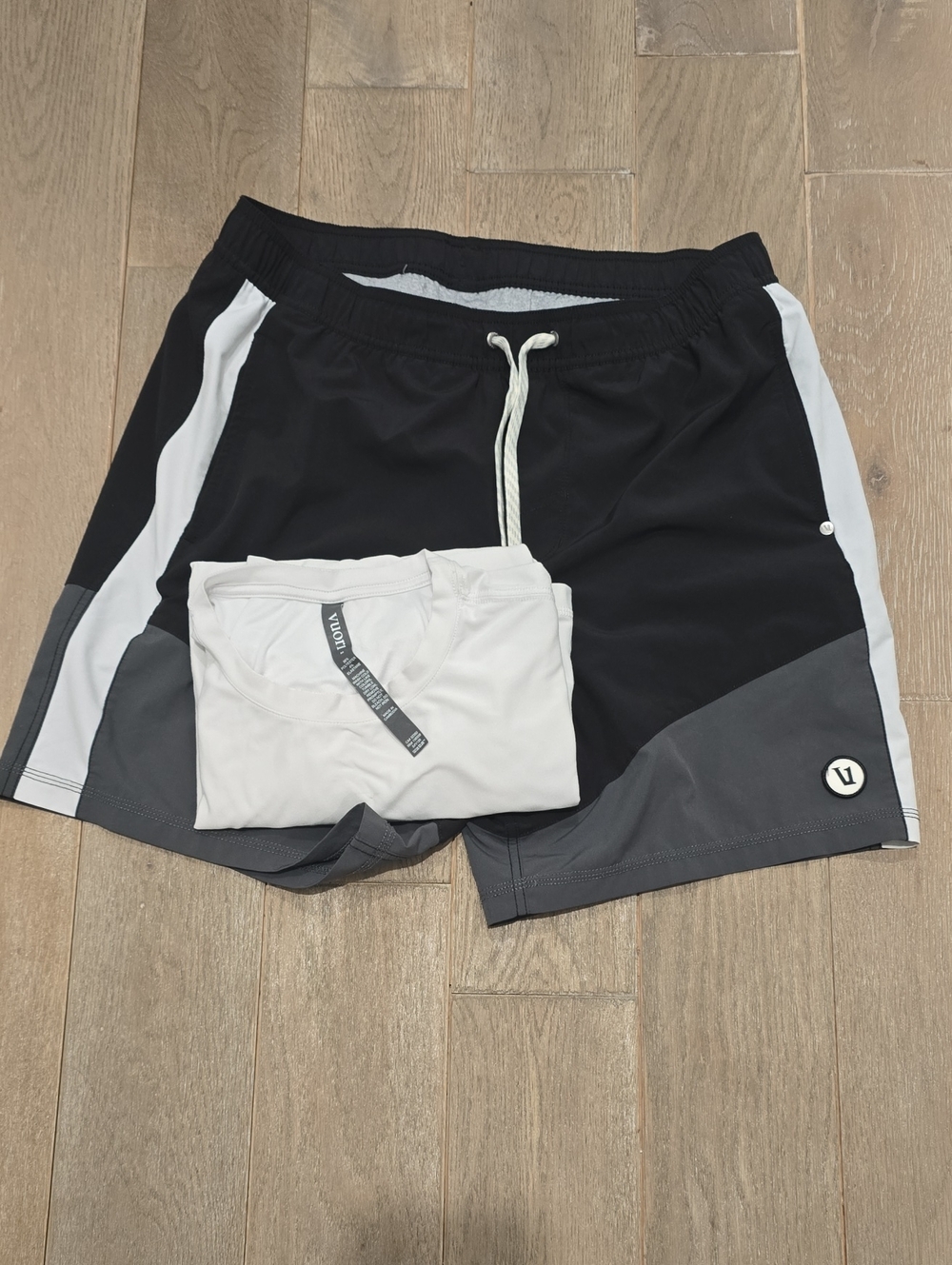 Men's VUORI LARGE Blk/Gray/Wht Athletic Shorts and Frost MEDIUM Crewneck Shir